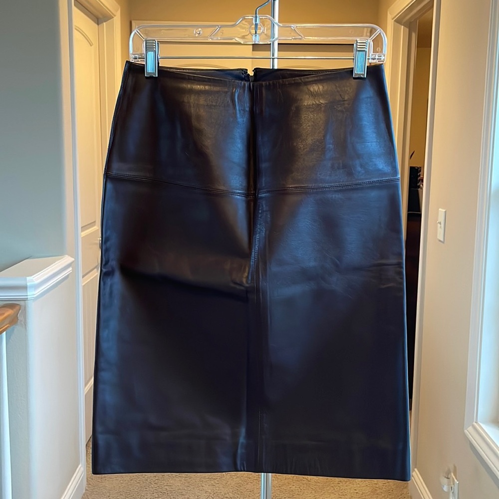 Leather pencil skirt. Dark brown leather. Size XS.